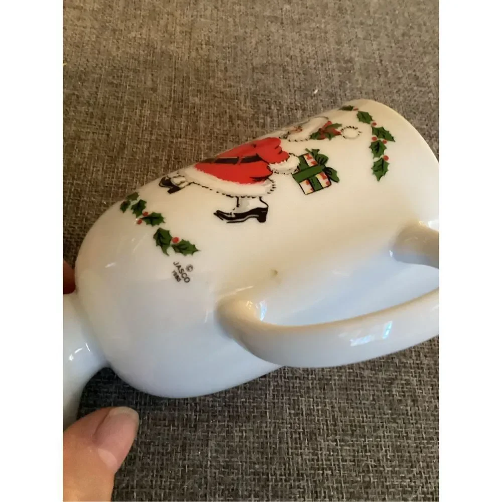 Santa And Mrs Clause Kissing Pedestal Mug With 4 Coasters